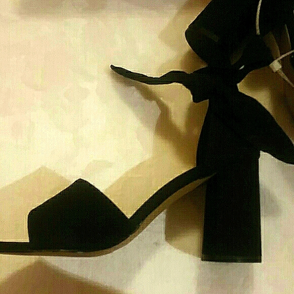 Woman's New shoes - Picture 3 of 4